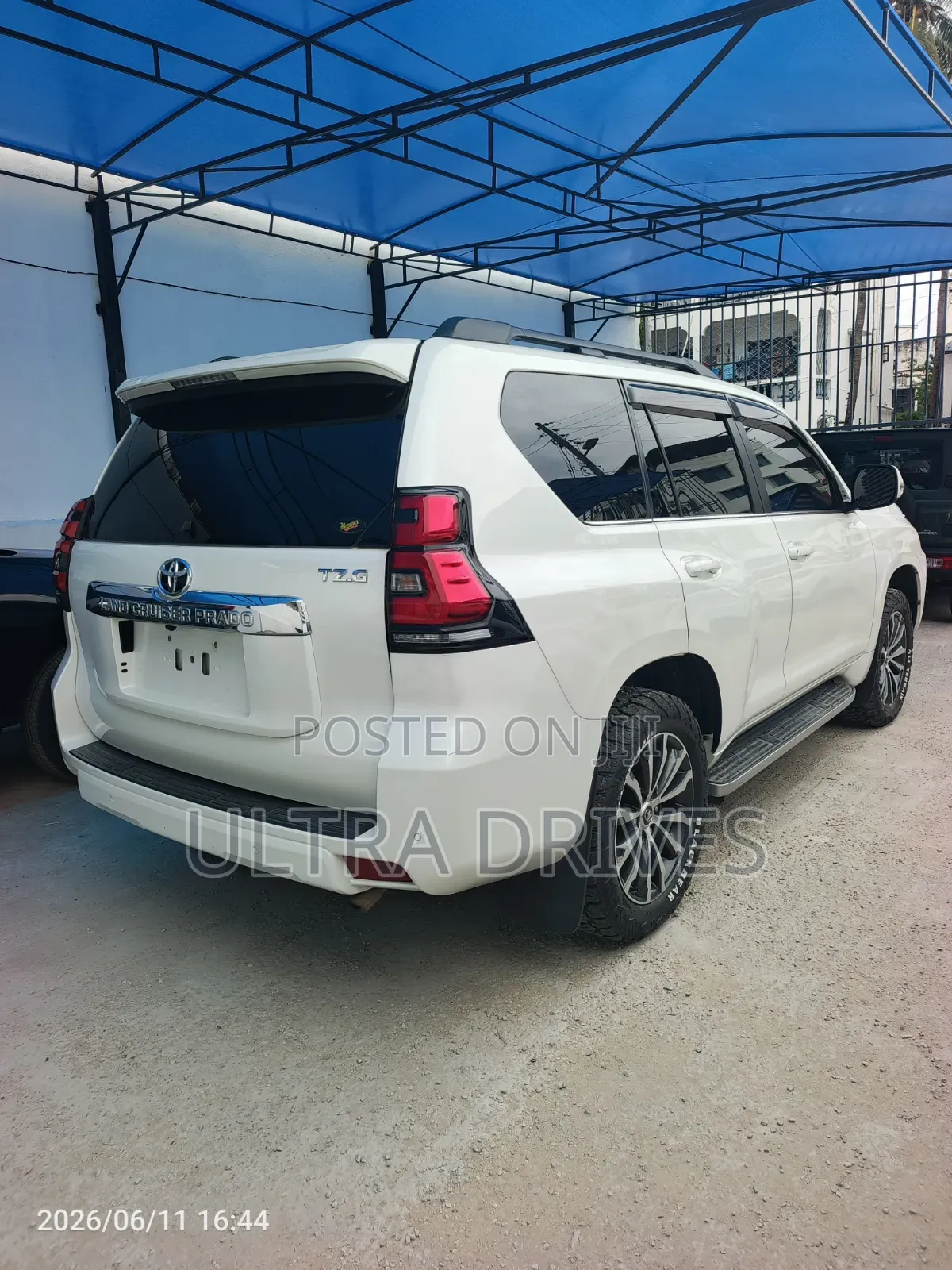 Toyota Land Cruiser Prado 2017 White