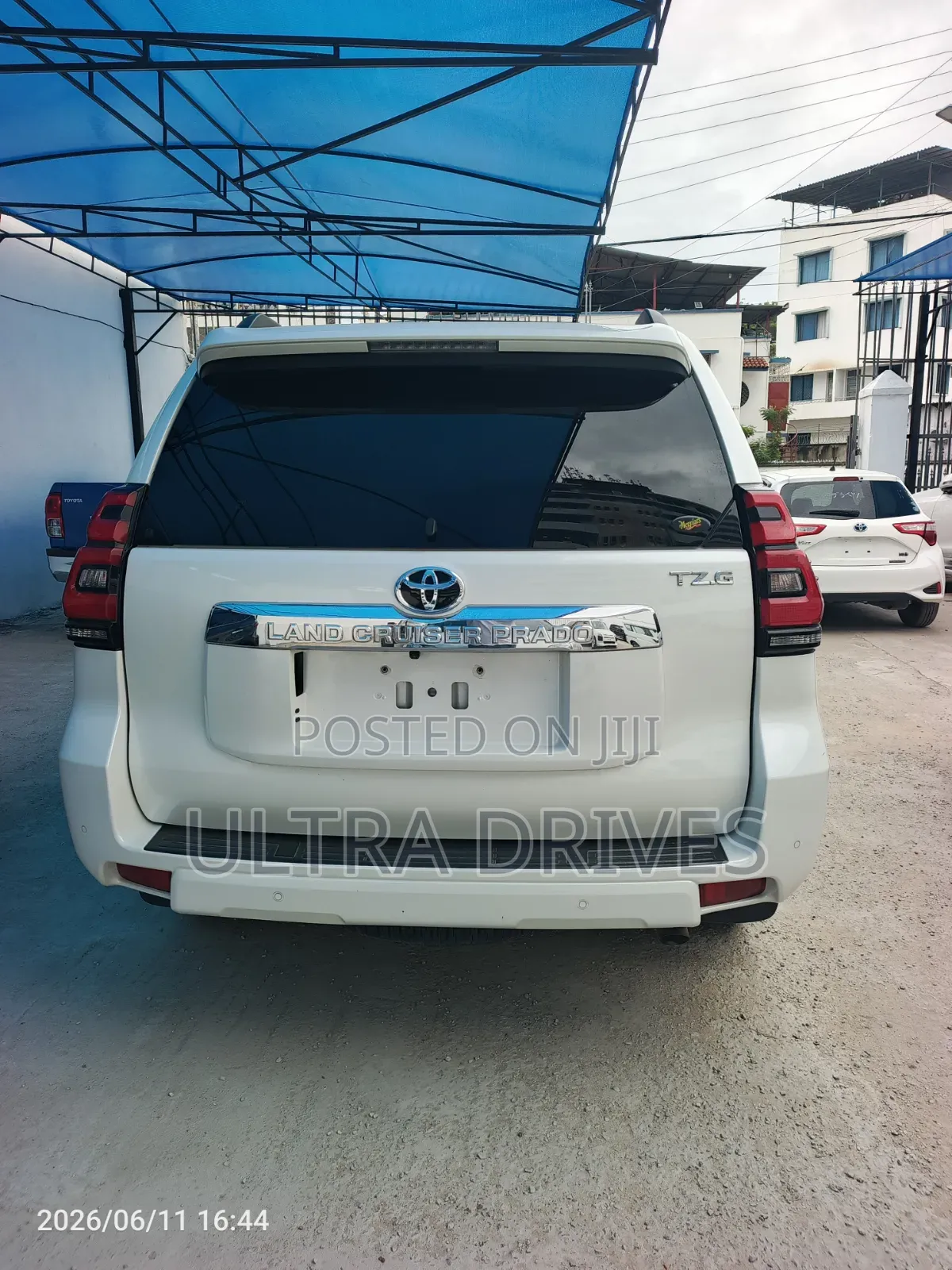 Toyota Land Cruiser Prado 2017 White