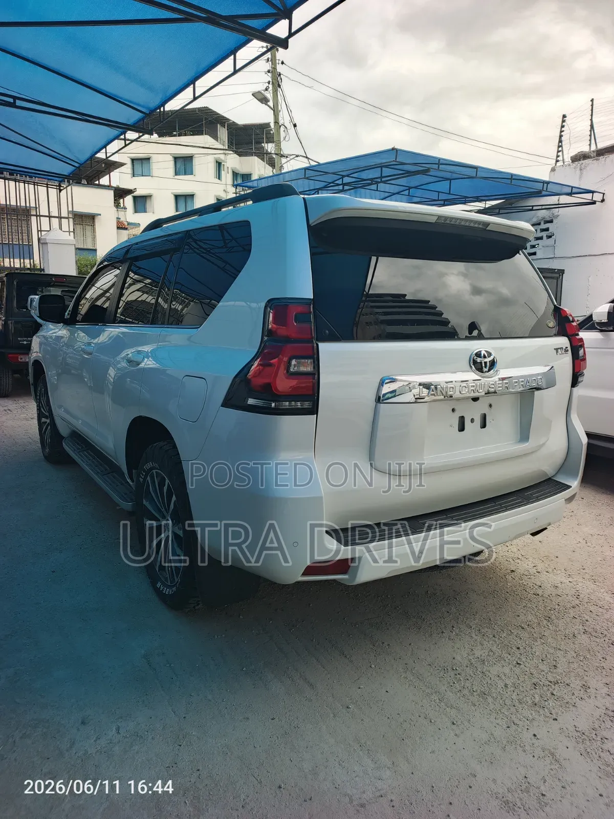 Toyota Land Cruiser Prado 2017 White