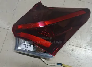 Auris 2018 Both RHS Light