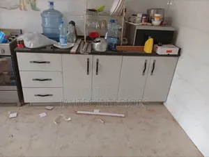 Kitchen Cabinets Fitting With Top Granite
