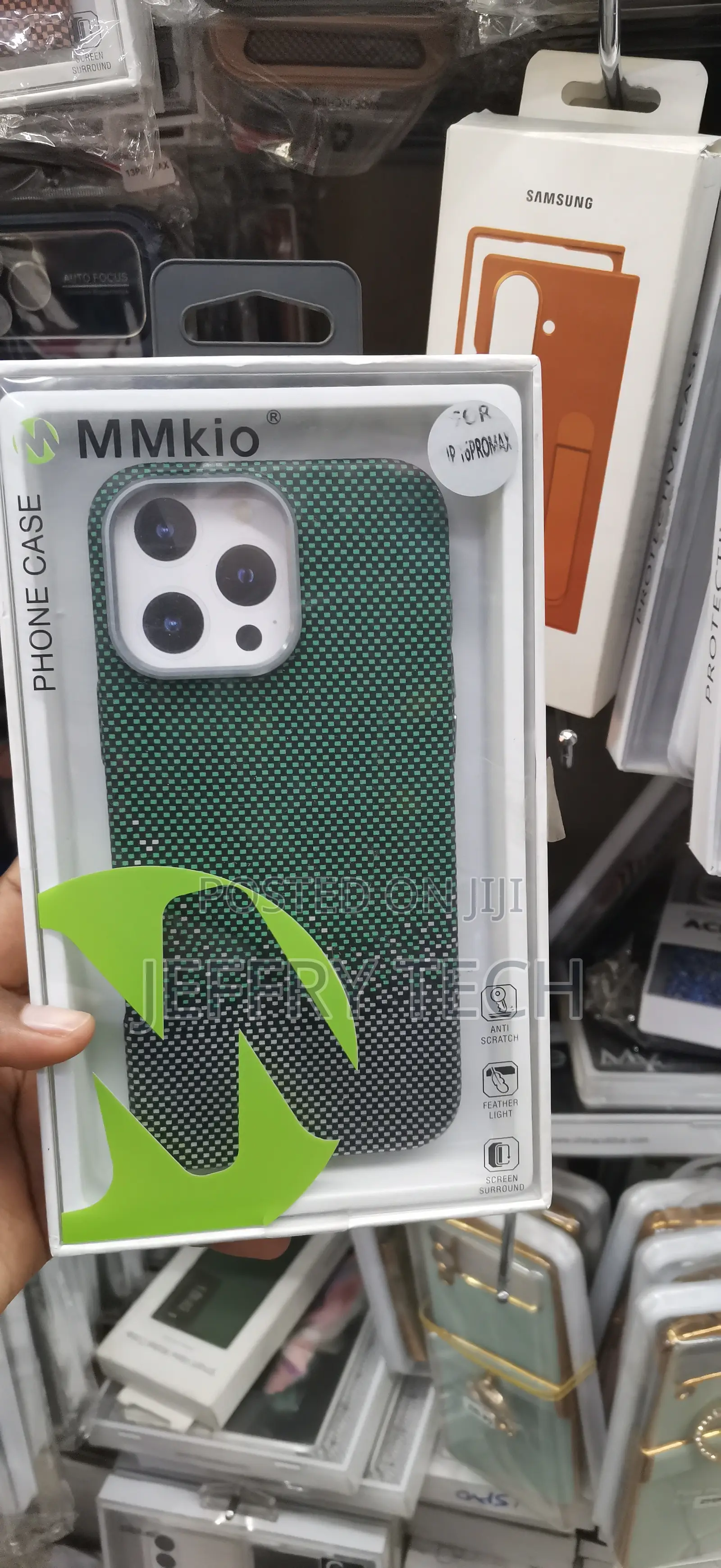 iPhone 15 Pro Max Distinctive Green-and-Black Checkerboard Case