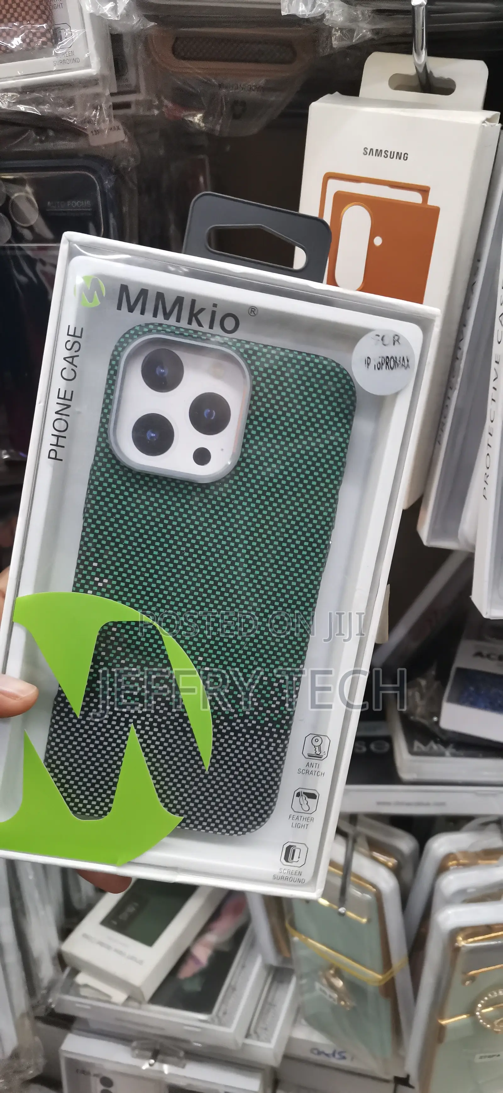 iPhone 15 Pro Max Distinctive Green-and-Black Checkerboard Case
