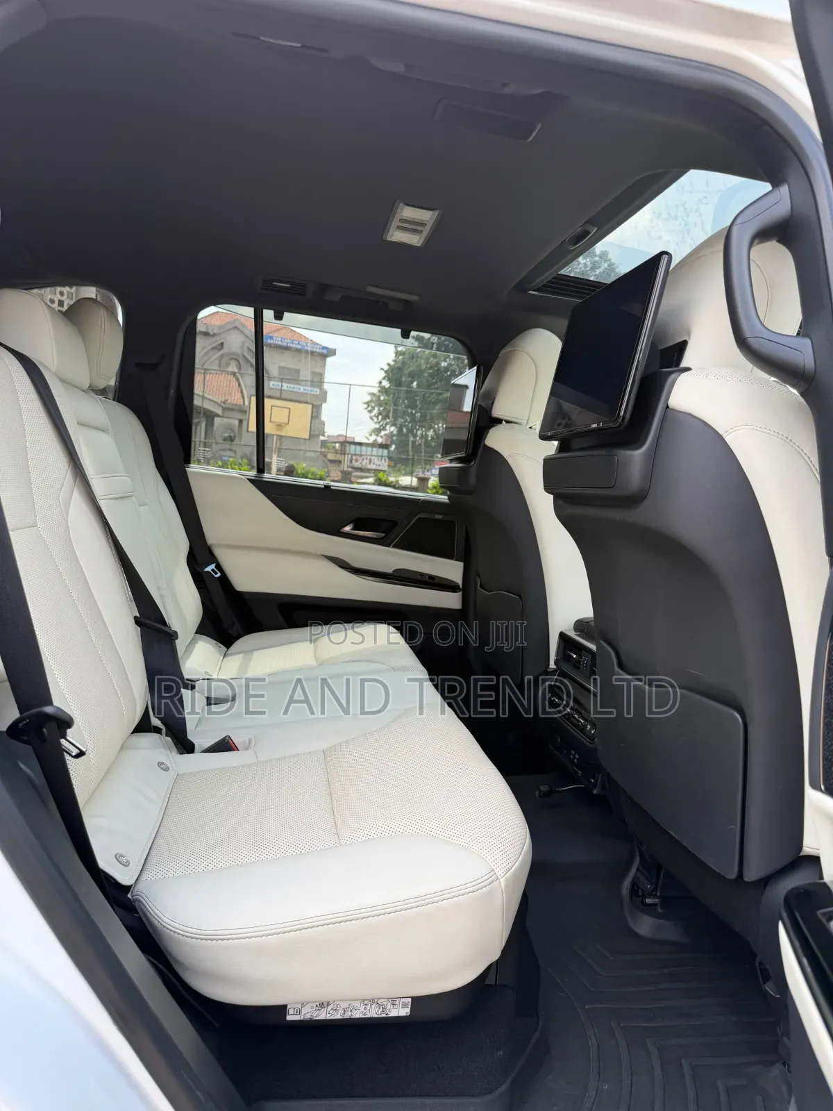 Lexus LX 2022 White