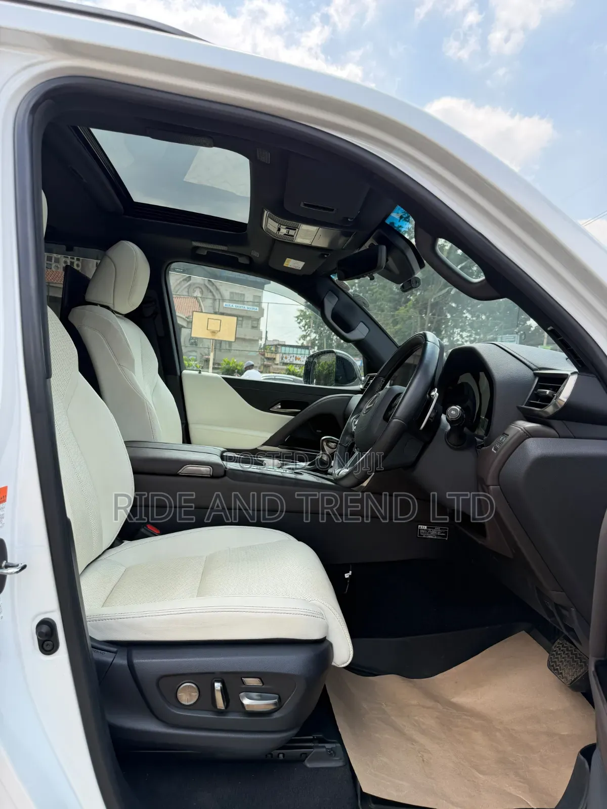 Lexus LX 2022 White