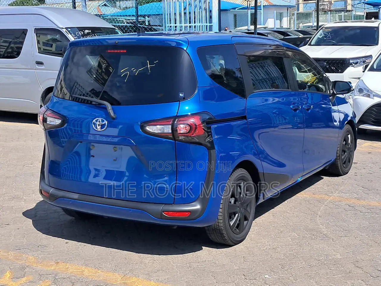 Toyota Sienta 2019 Blue