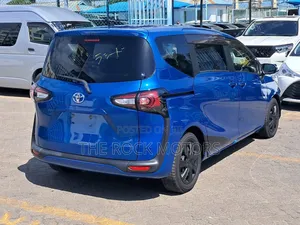 Toyota Sienta 2019 Blue