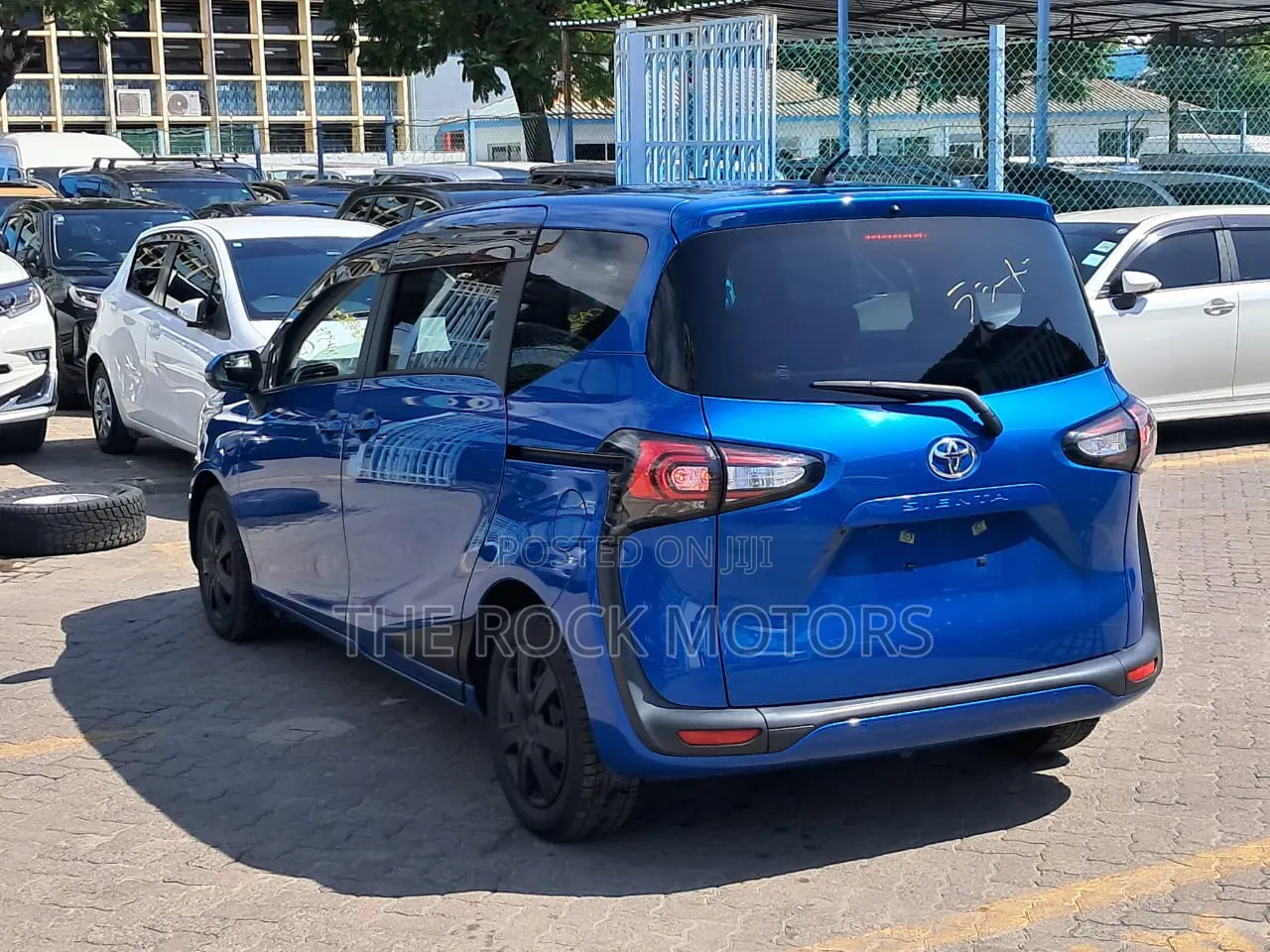 Toyota Sienta 2019 Blue