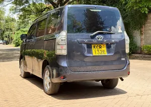 Toyota Voxy 2011 Blue