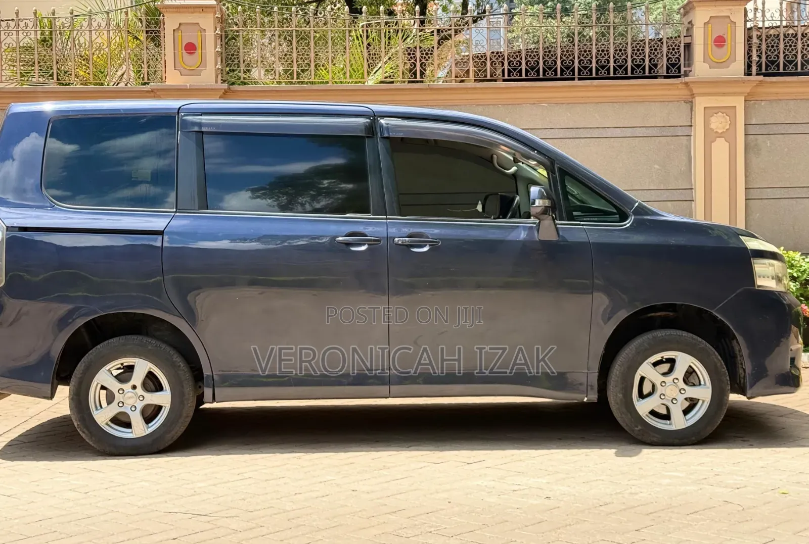 Toyota Voxy 2011 Blue