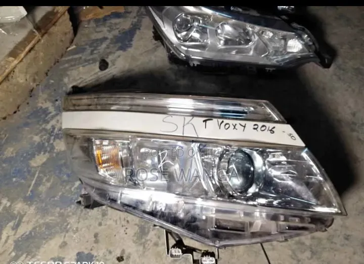 Voxy 2015, 2018 Headlight