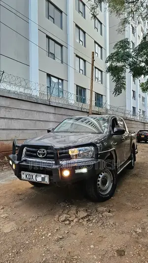 Toyota Hilux 2021 Black