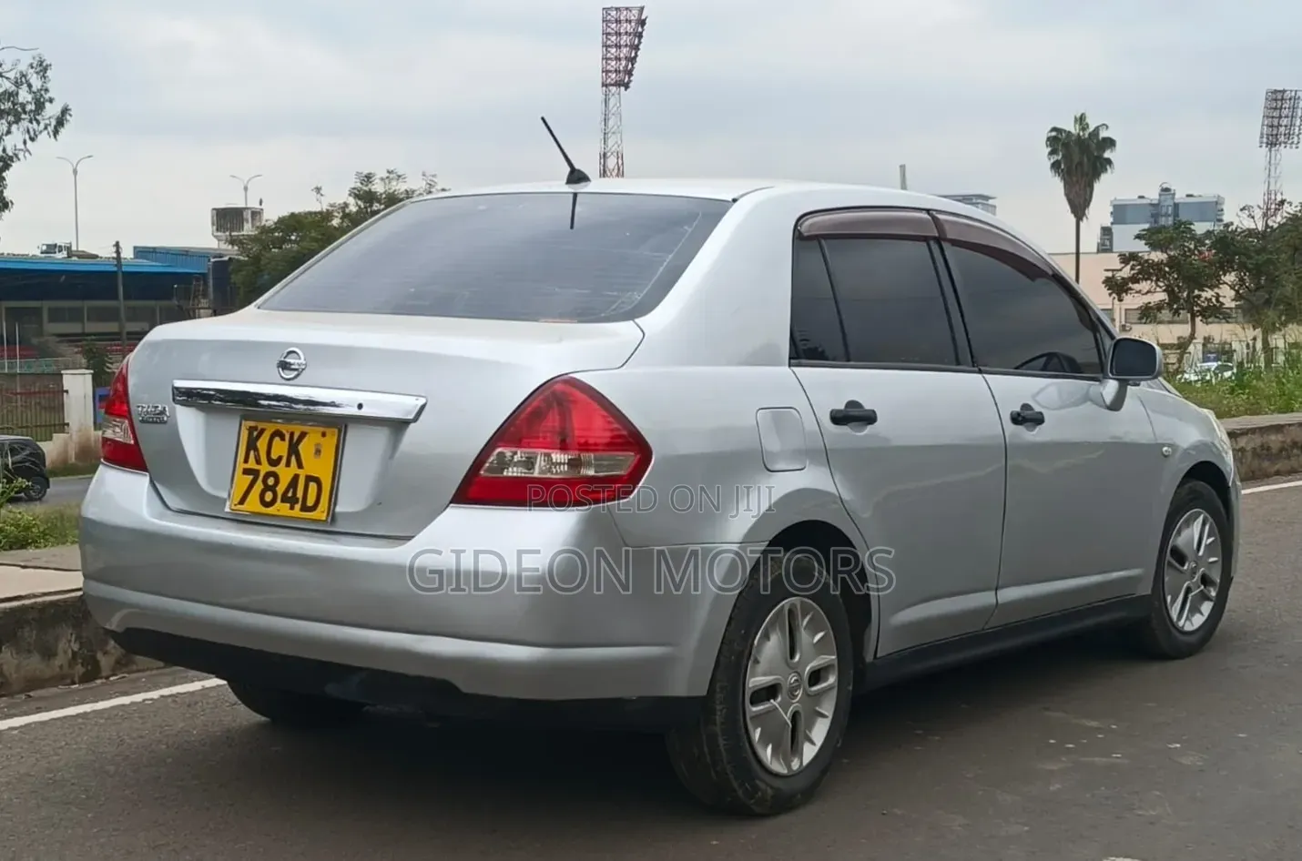 Nissan Tiida 2009 Silver