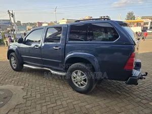 Isuzu D-MAX 2011 Blue