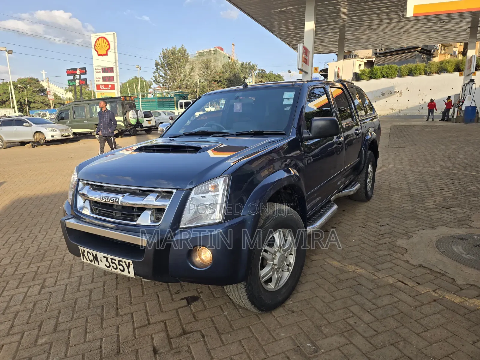 Isuzu D-MAX 2011 Blue