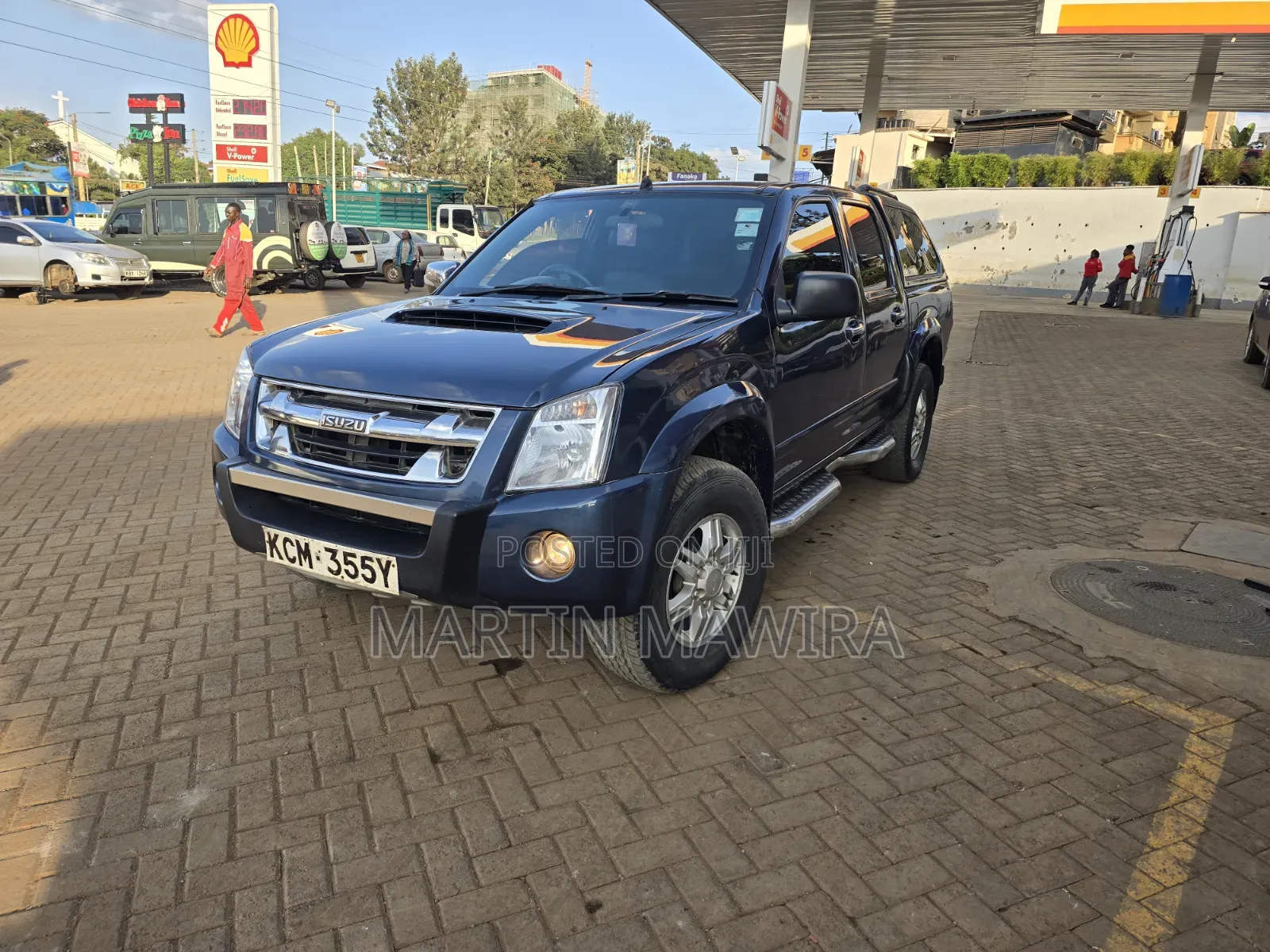 Isuzu D-MAX 2011 Blue