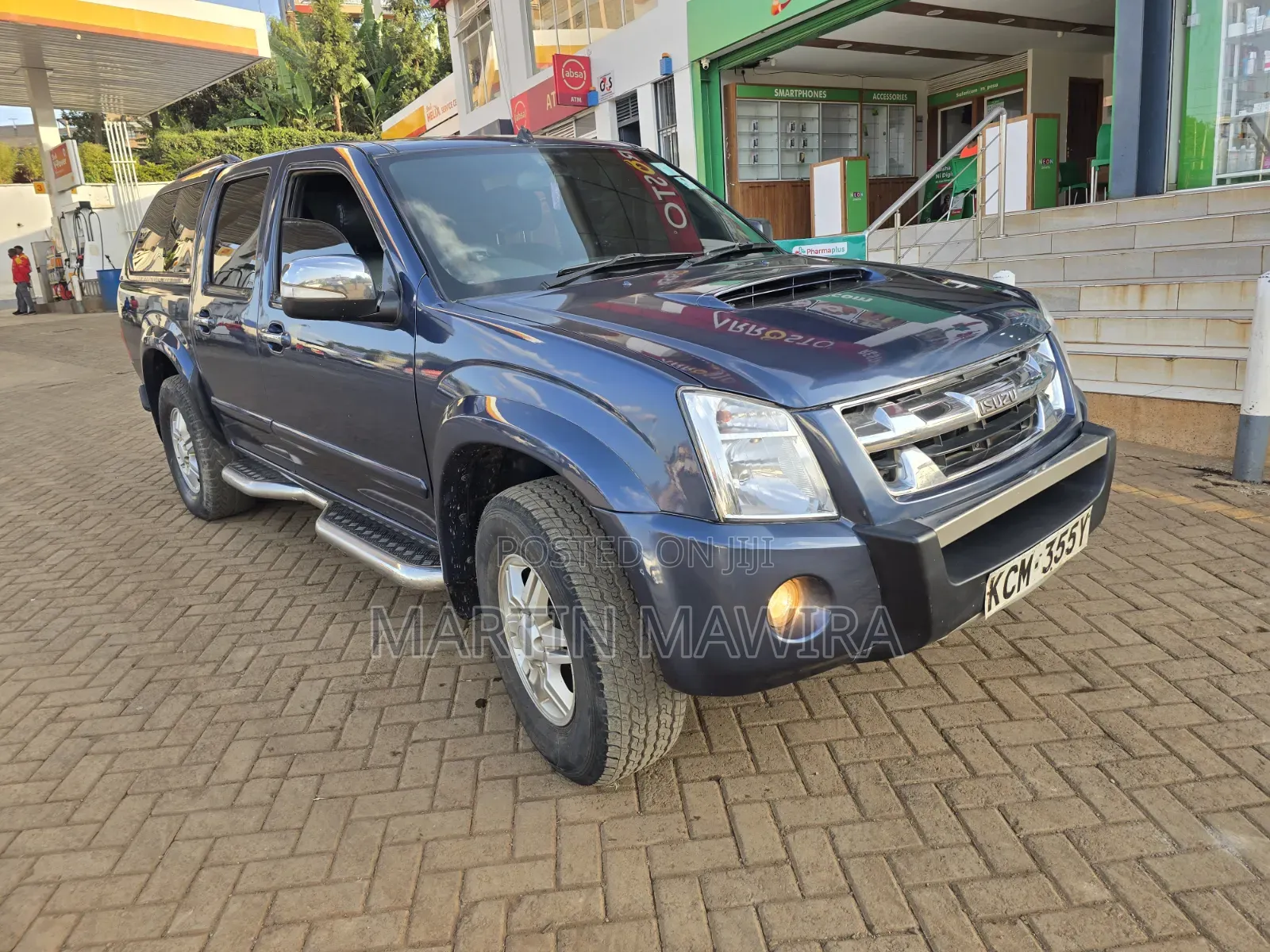 Isuzu D-MAX 2011 Blue