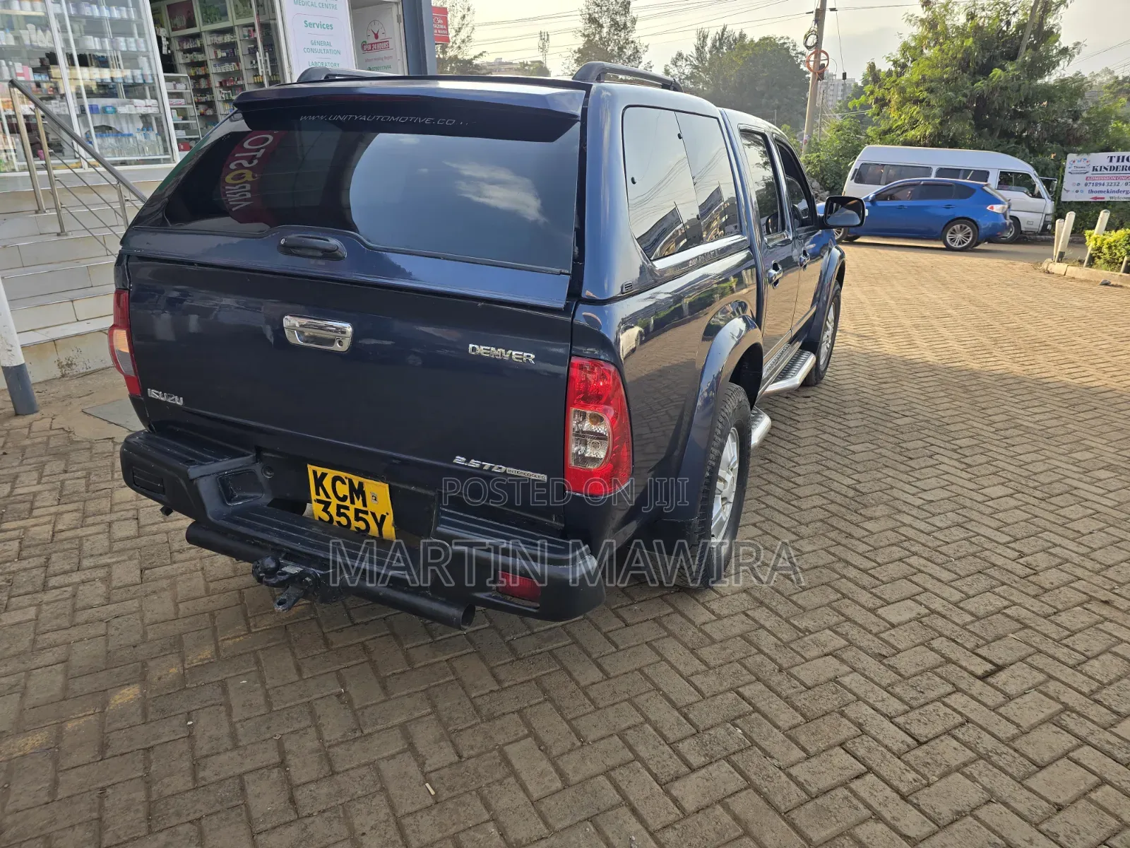 Isuzu D-MAX 2011 Blue