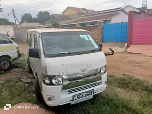 Toyota HiAce 2013 Silver