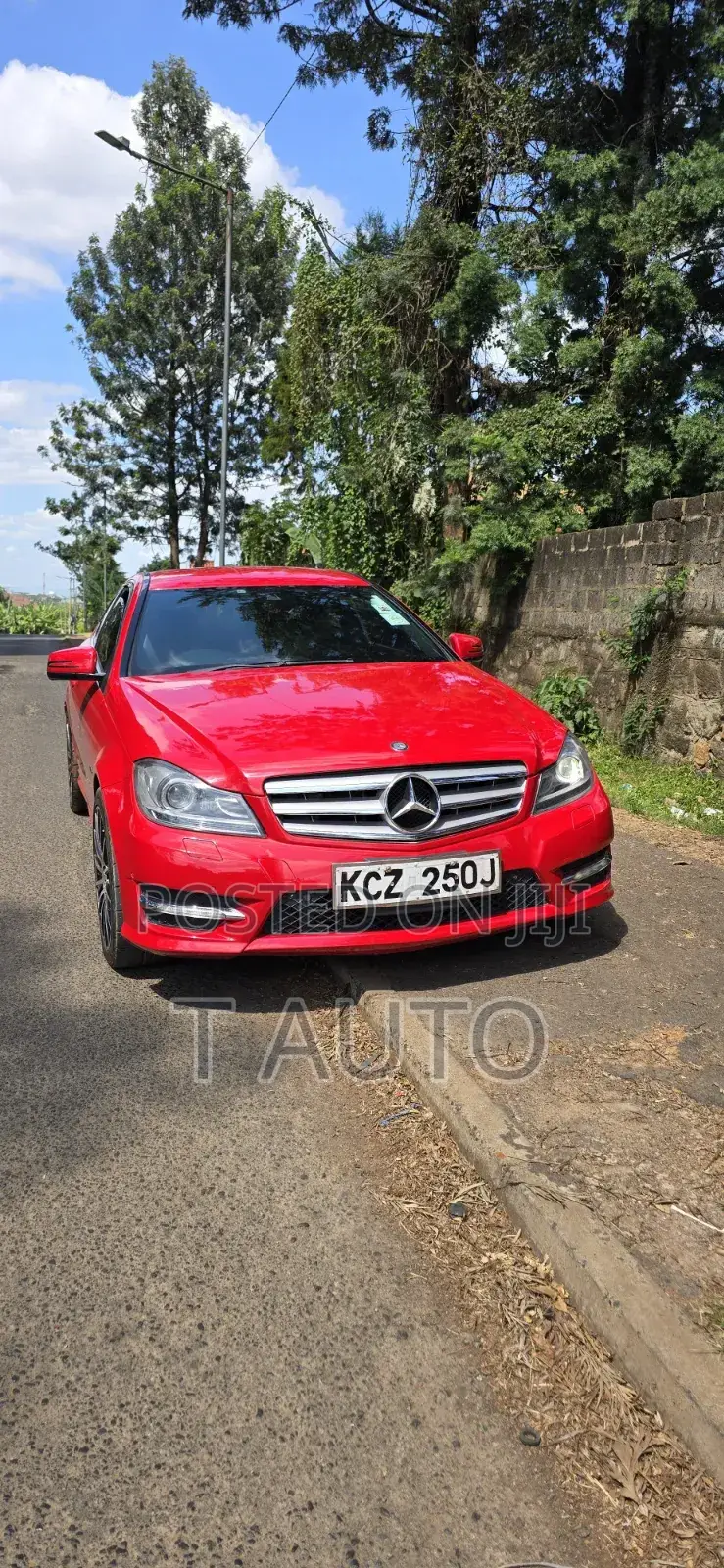 Mercedes-Benz C250 2012 Red