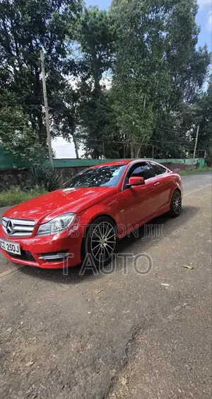 Mercedes-Benz C250 2012 Red
