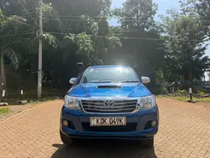 Toyota Hilux 2014 Blue