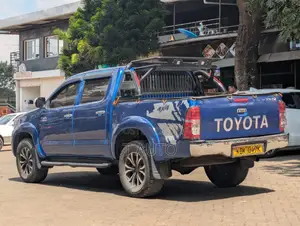 Toyota Hilux 2014 Blue