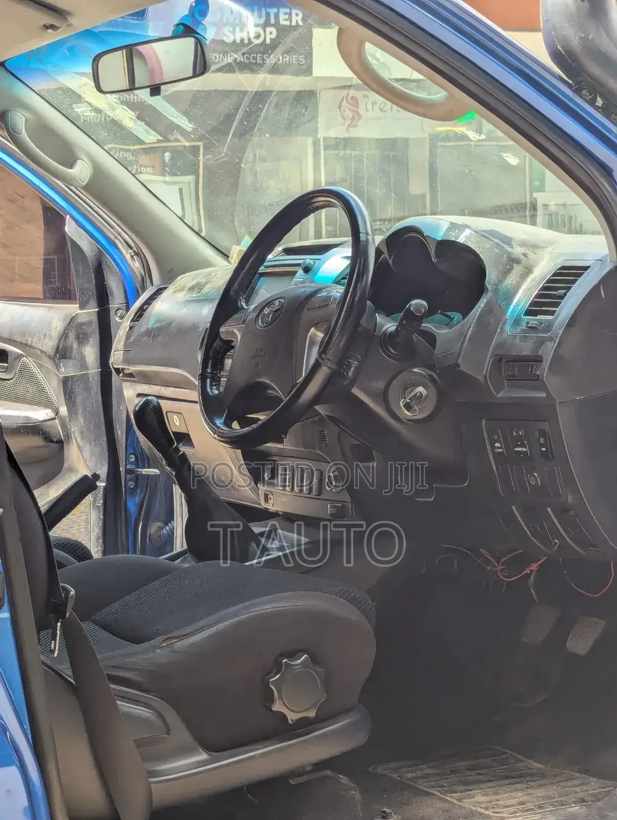 Toyota Hilux 2014 Blue