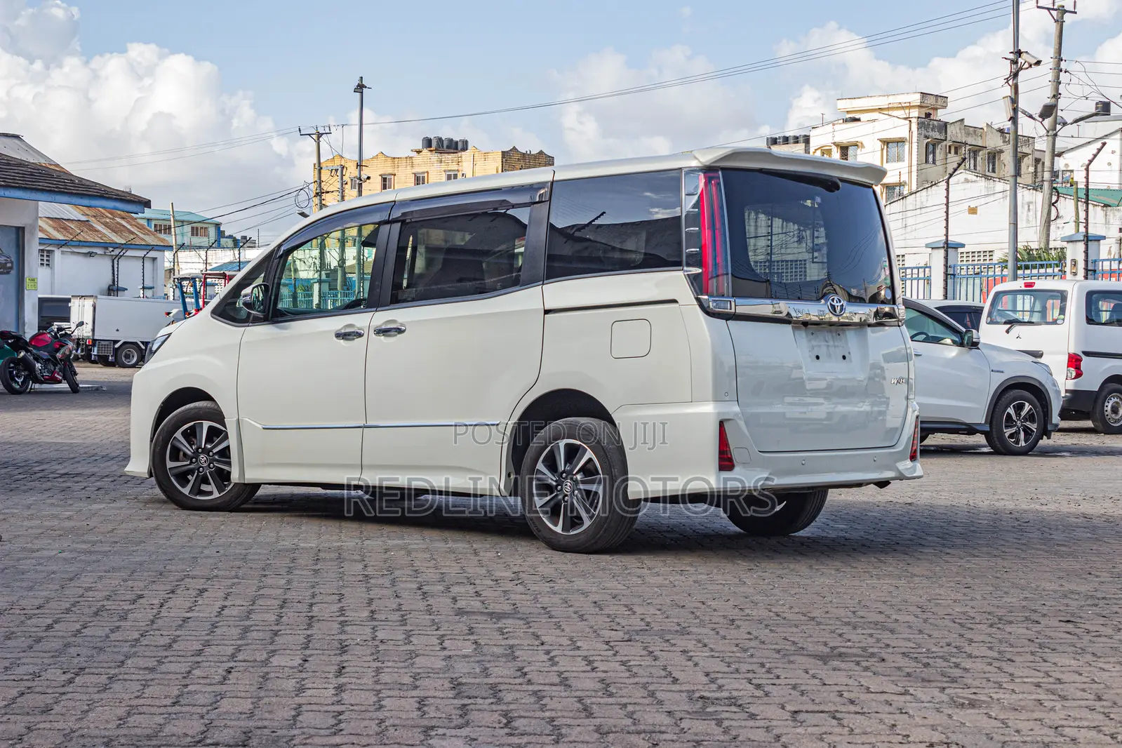 Toyota Noah 2.0 AWD (7 Seater) 2019 Pearl