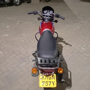 Bajaj Boxer 125 2024 Red