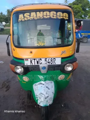 Piaggio 2022 Yellow