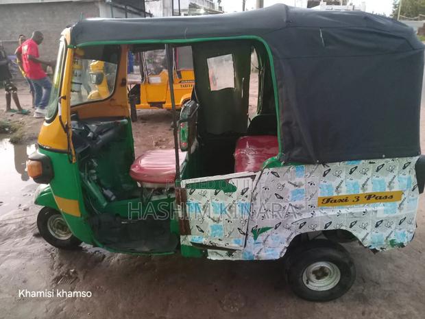 Piaggio 2022 Yellow - thumbnail 3