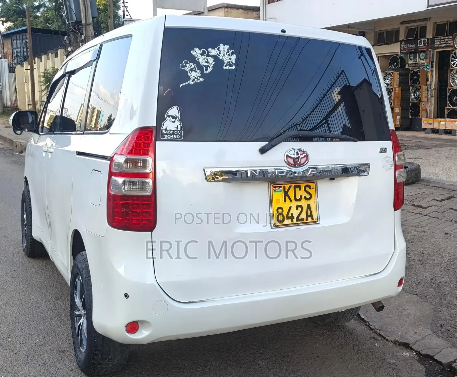 Toyota Noah 2011 Pearl