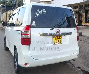 Toyota Noah 2011 Pearl