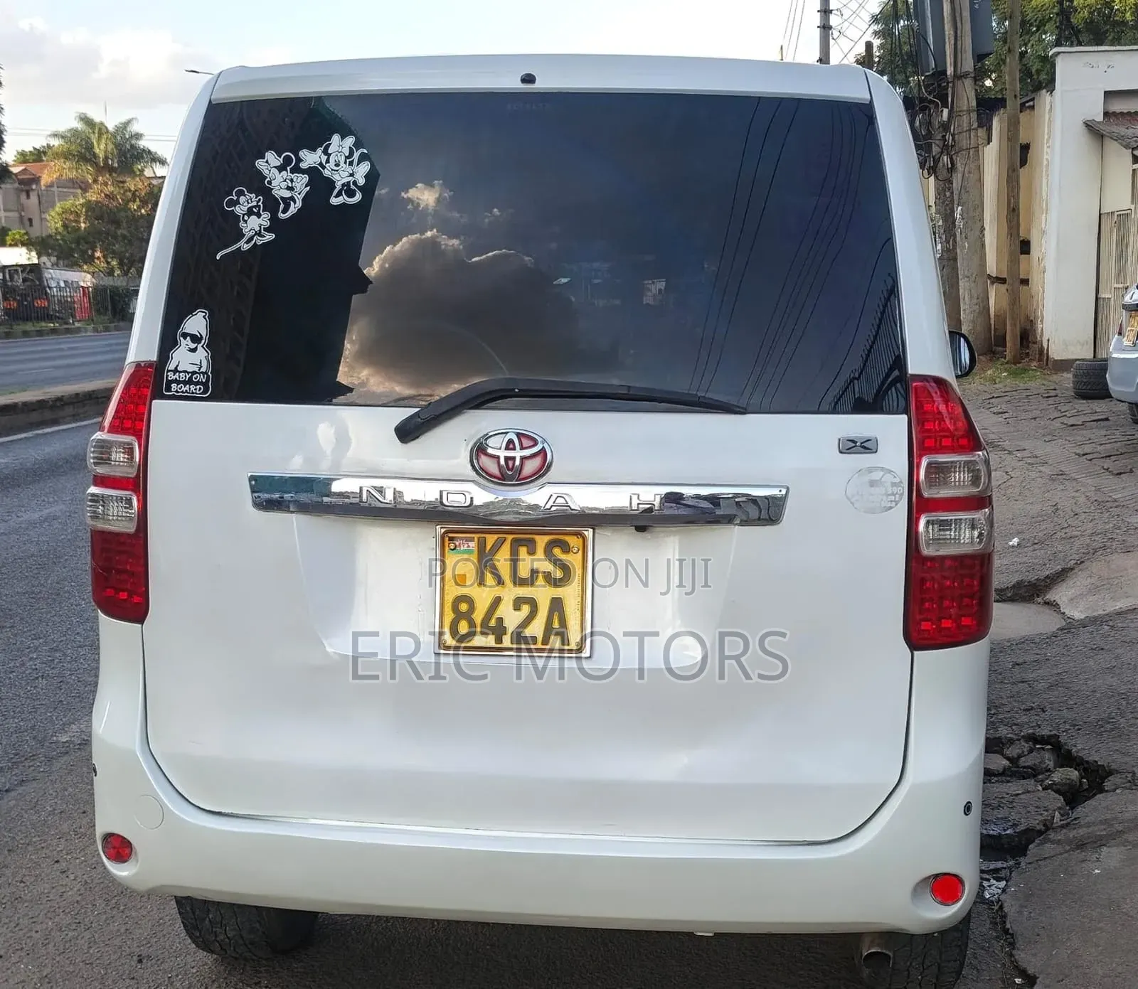 Toyota Noah 2011 Pearl