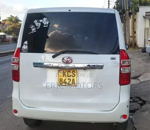 Toyota Noah 2011 Pearl