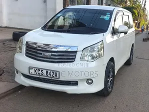 Toyota Noah 2011 Pearl