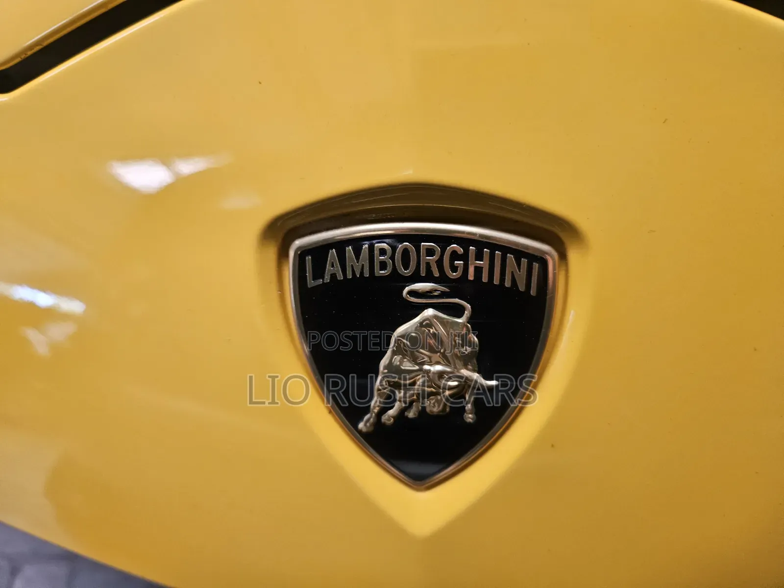 Lamborghini Aventador 2023 Yellow