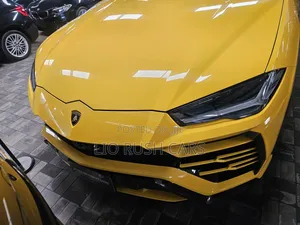 Lamborghini Aventador 2023 Yellow