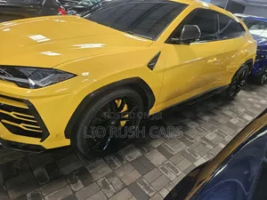 Lamborghini Aventador 2023 Yellow
