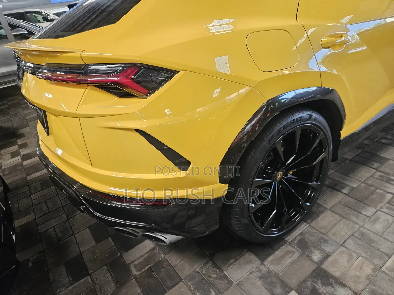 Lamborghini Aventador 2023 Yellow