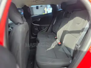 Volvo V40 2018 Red