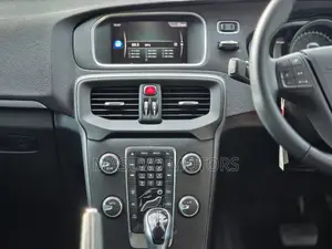 Volvo V40 2018 Red