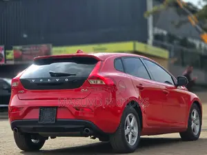 Volvo V40 2018 Red