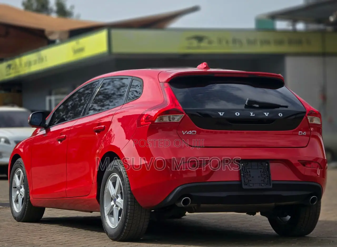 Volvo V40 2018 Red
