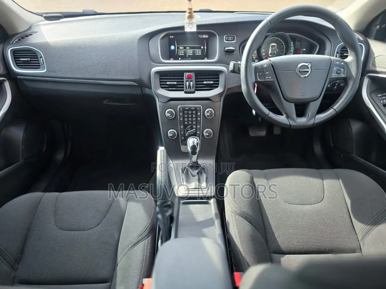 Volvo V40 2018 Red