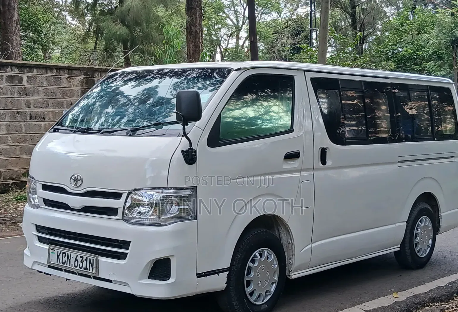 Toyota HiAce 2011 White