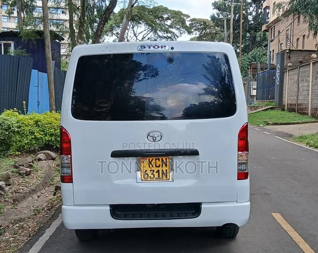 Toyota HiAce 2011 White - thumbnail 5