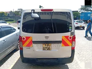 Nissan Caravan (Urvan) 2015 Blue