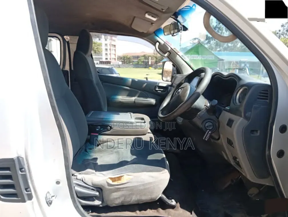Nissan Caravan (Urvan) 2015 Blue